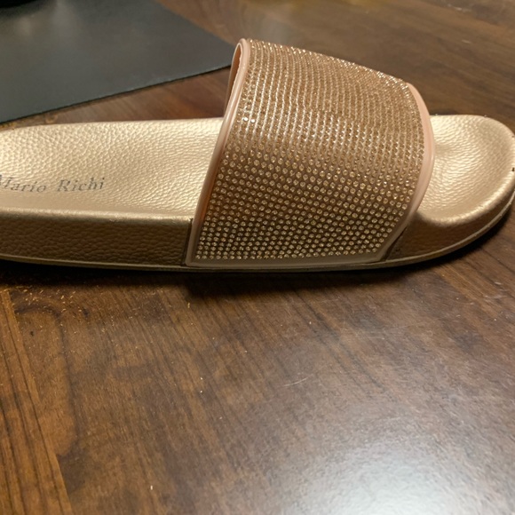 Golden slippers - Picture 2 of 3